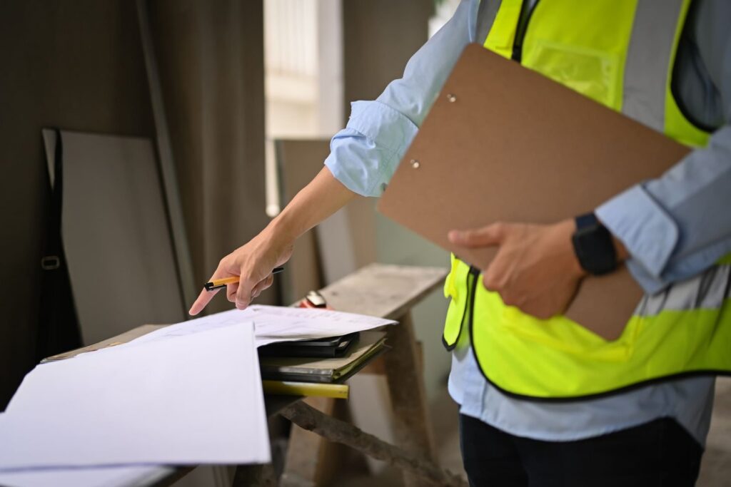 Skadeleder fra CARE vurderer en skade